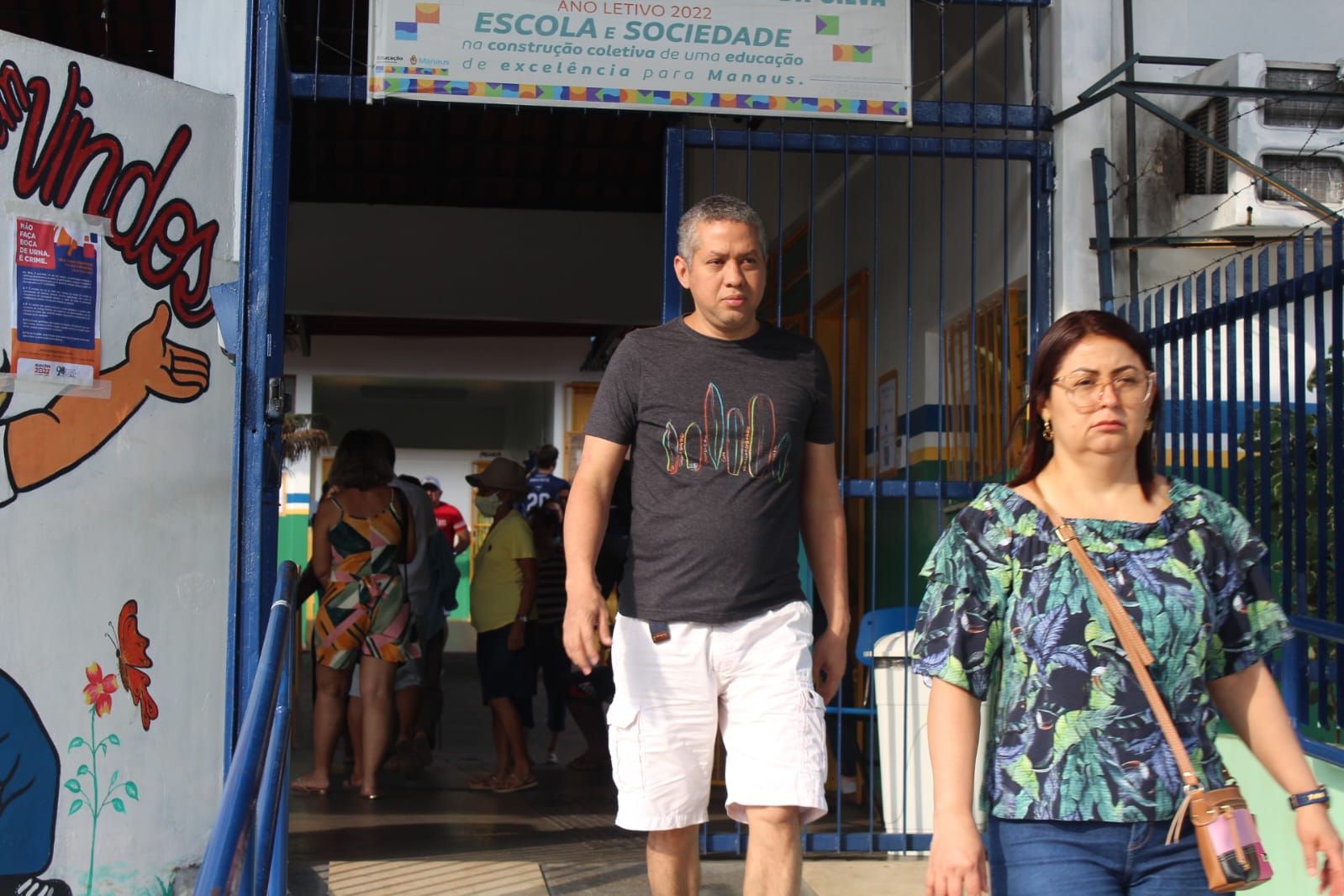 Eleitores fazem fila e votação termina com mais de 2h de atraso no Amazonas