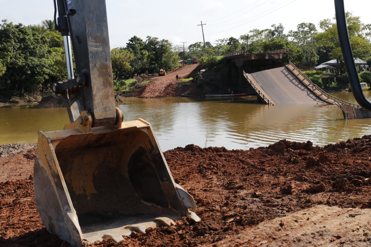 Municípios começam a ficar desabastecidos no Amazonas após queda de ponte na BR-319