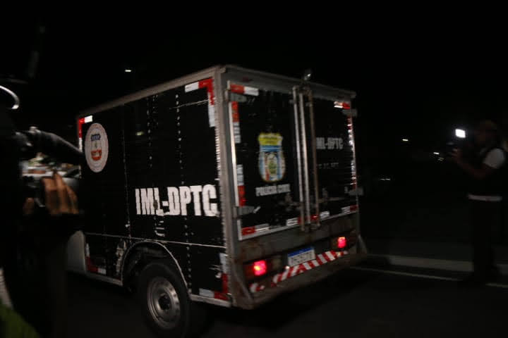 Pistoleiros executam homem a tiros no meio da rua em Manaus