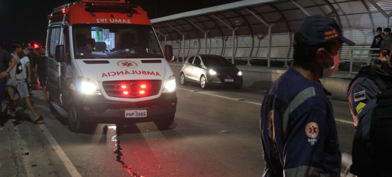 Adolescentes são atropelados após correrem de pitbull em Manaus; menina morreu
