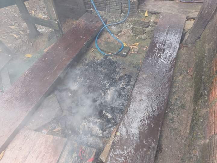 Sem aceitar fim do namoro, homem espanca ex e queima as roupas dela no Amazonas