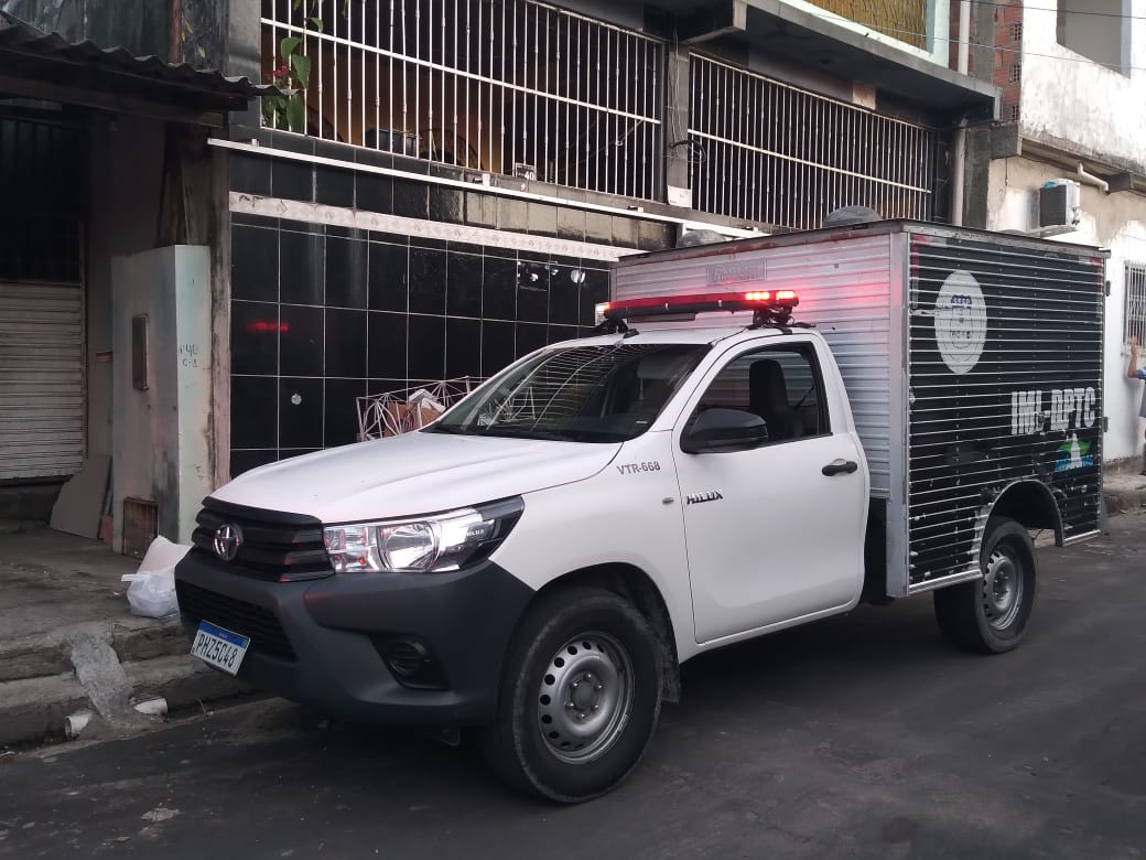 Mulher é encontrada morta após namorado ser visto saindo com malas em Manaus