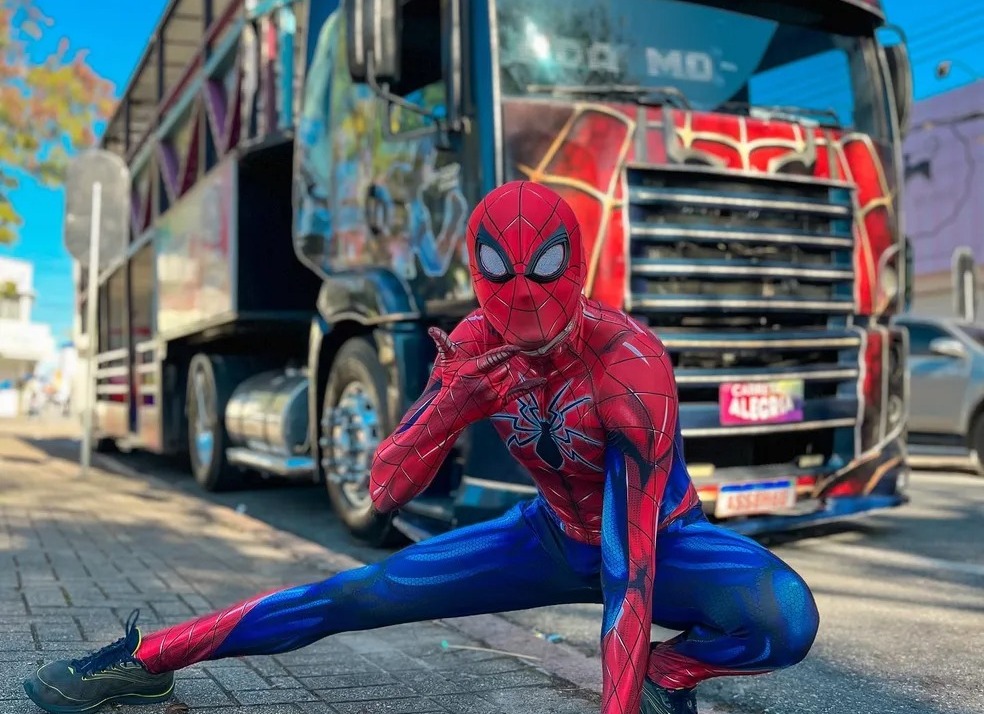 Homem-Aranha da Carreta da Alegria é morto a tiros após homem sentir ciúmes de ex-namorada