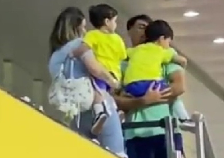 Vídeo: Filho de Paquetá chora durante treino da Seleção e ganha abraço do pai