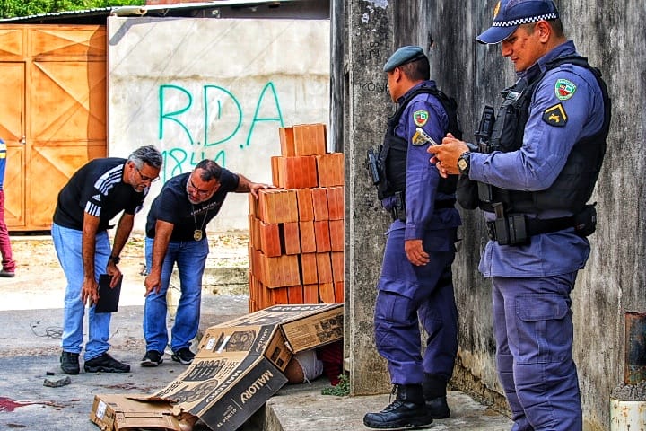 Mulheres são crivadas de balas e encontradas em poça de sangue em rua de Manaus