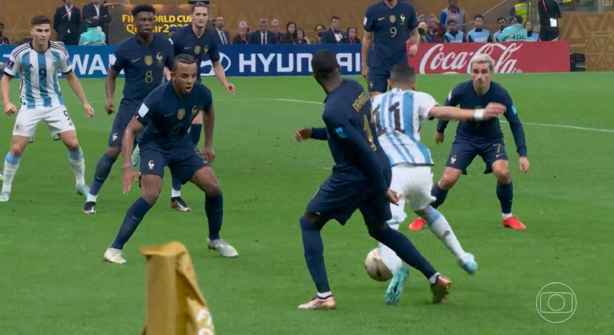 Internautas ironizam pênalti da Argentina contra França: 'mandrake'