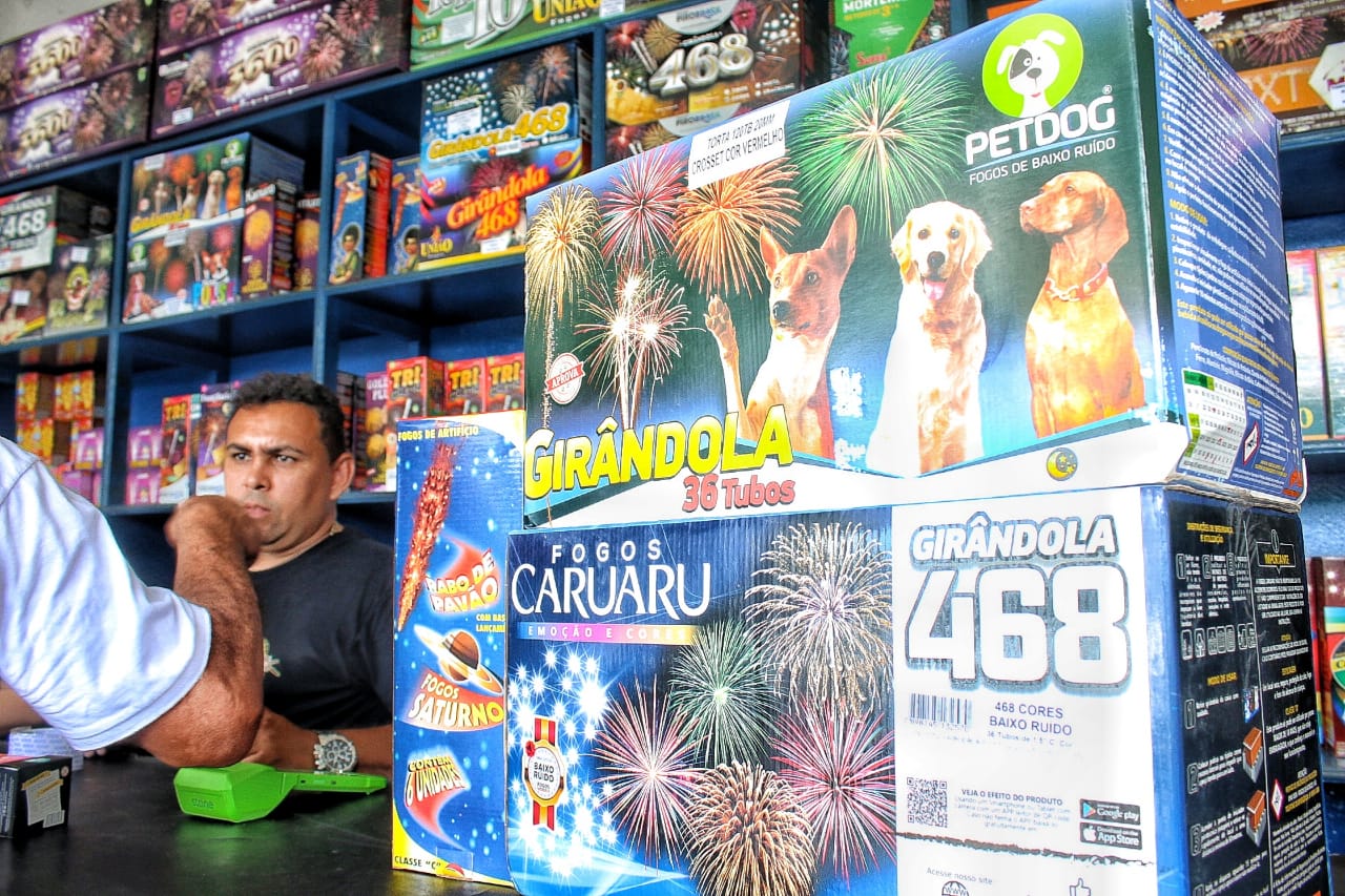 Fogos de artifício silenciosos são procurados para Réveillon em Manaus