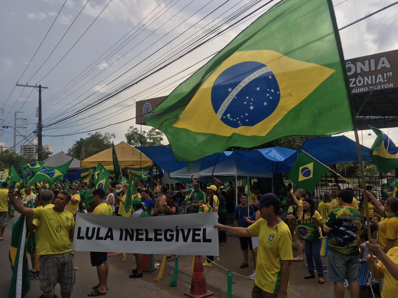 Em Manaus, bolsonaristas em frente ao CMA pedem intervenção militar para saída de Lula; vídeo