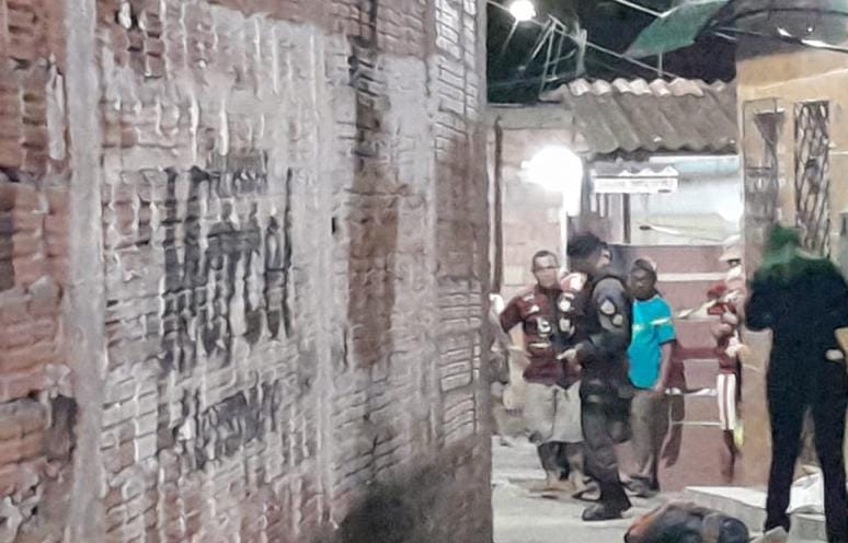 Jovem tenta escapar da morte fugindo para beco e acaba encurralado e morto em Manaus