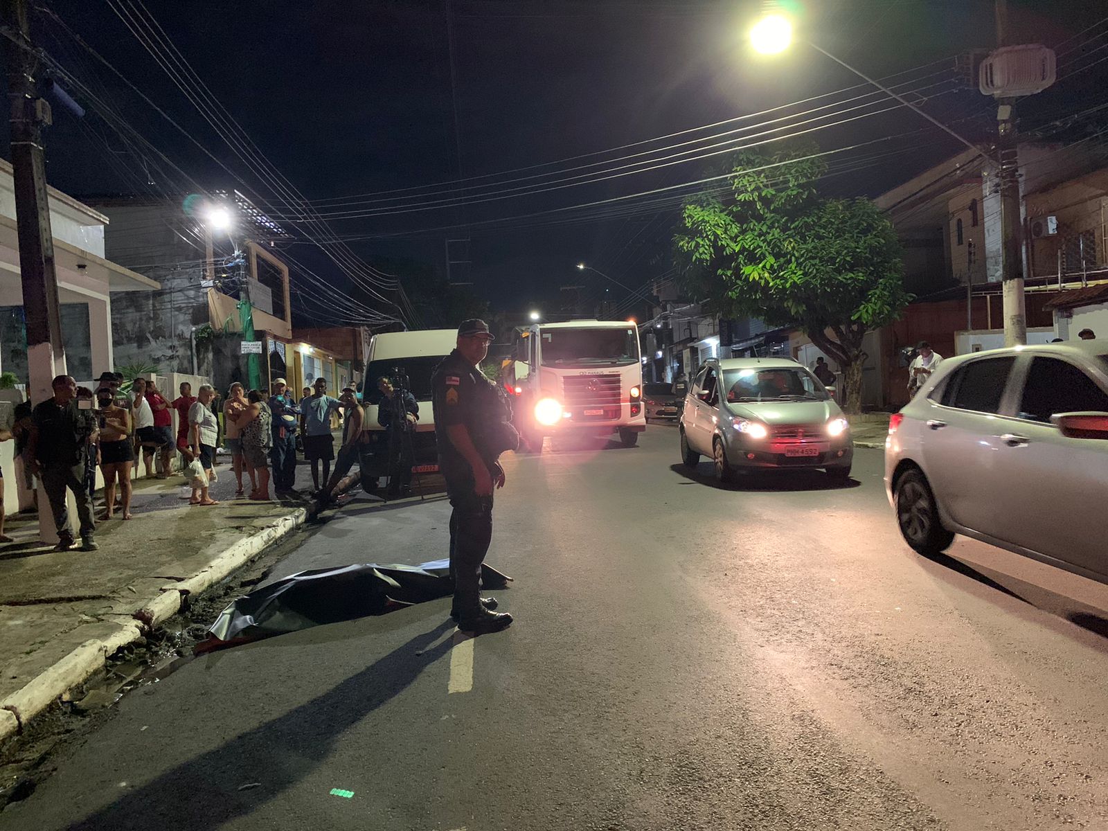 Homem é morto com mais de 20 tiros enquanto caminhava com o pai em Manaus