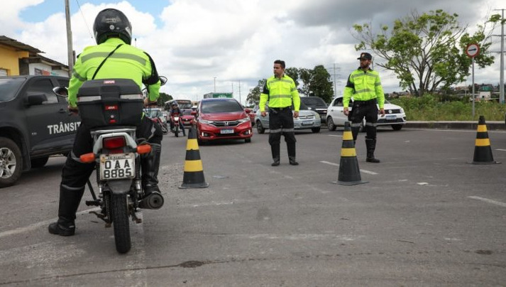 Confira vias que serão interditadas por bandas e desfiles de escolas de samba em Manaus