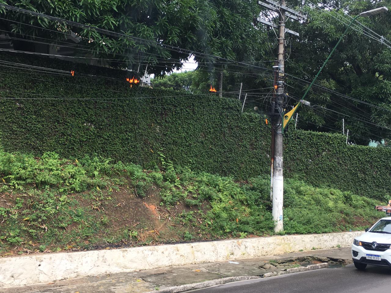 Incêndio em fios de avenida em Manaus causam medo e caos no trânsito