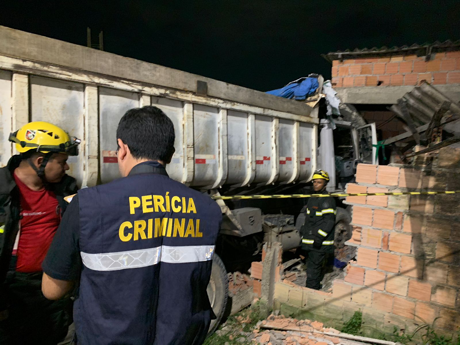 Ajudante morre após ser perfurado por estaca em acidente em Manaus