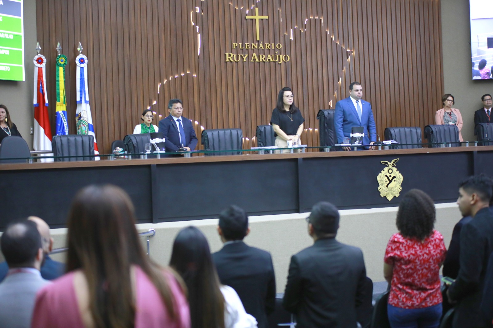 Deputados defendem PMs armados em escolas do Amazonas após ataque no Colégio Adventista