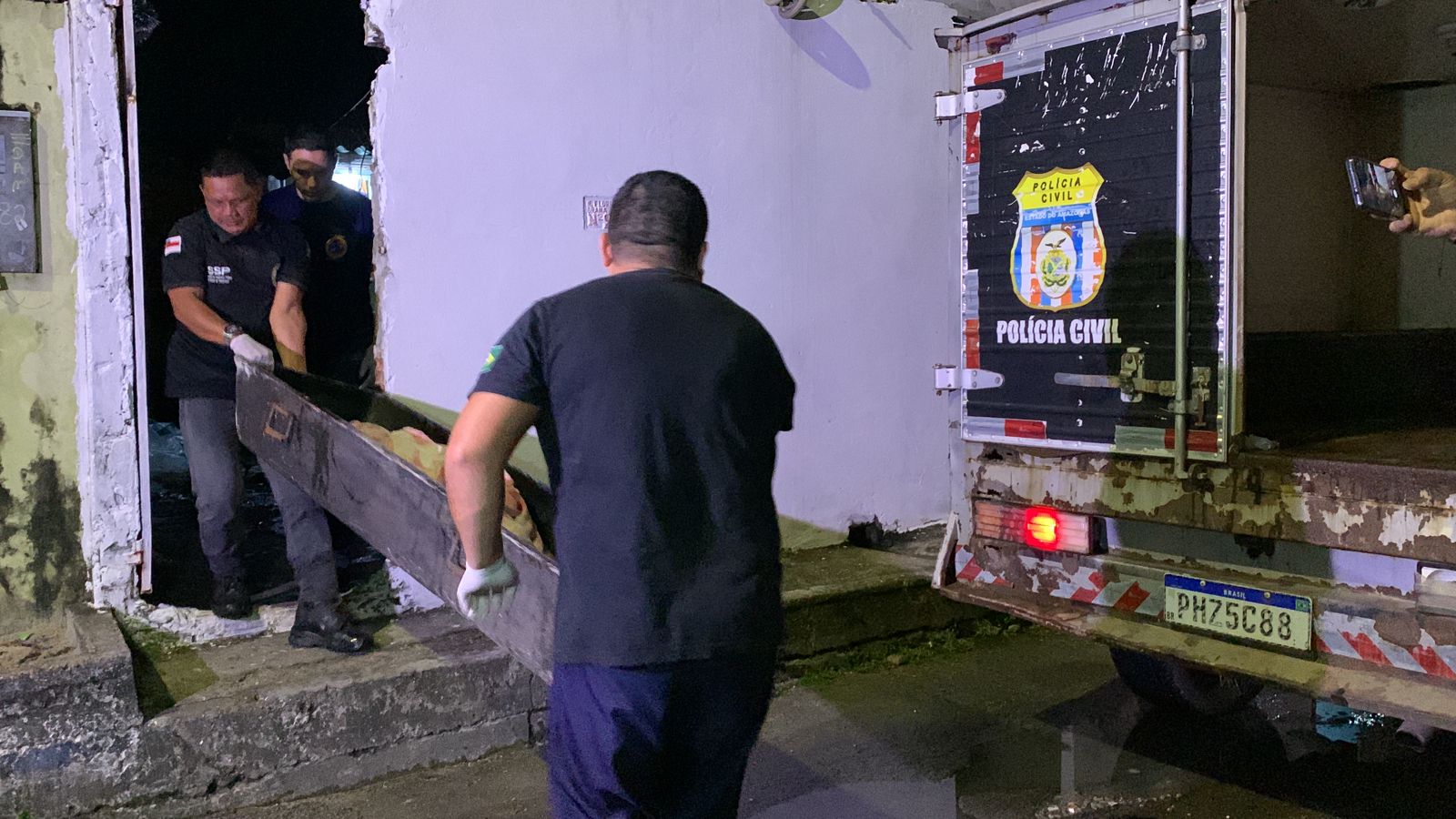 Mulher assassinada a tiros na frente dos filhos teve rosto desfigurado em Manaus