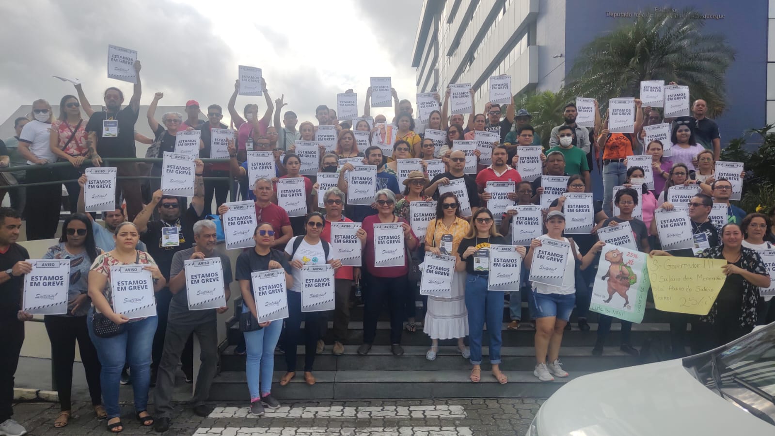 Professores ignoram proibição do TJAM e deflagram greve em Manaus