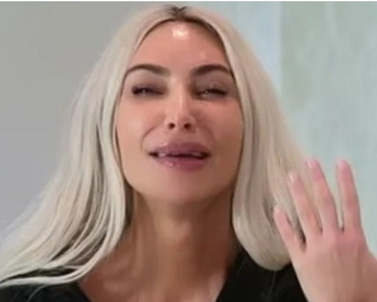 Kim Kardashian chora ao falar de término conturbado com Kanye West: 'me humilha'