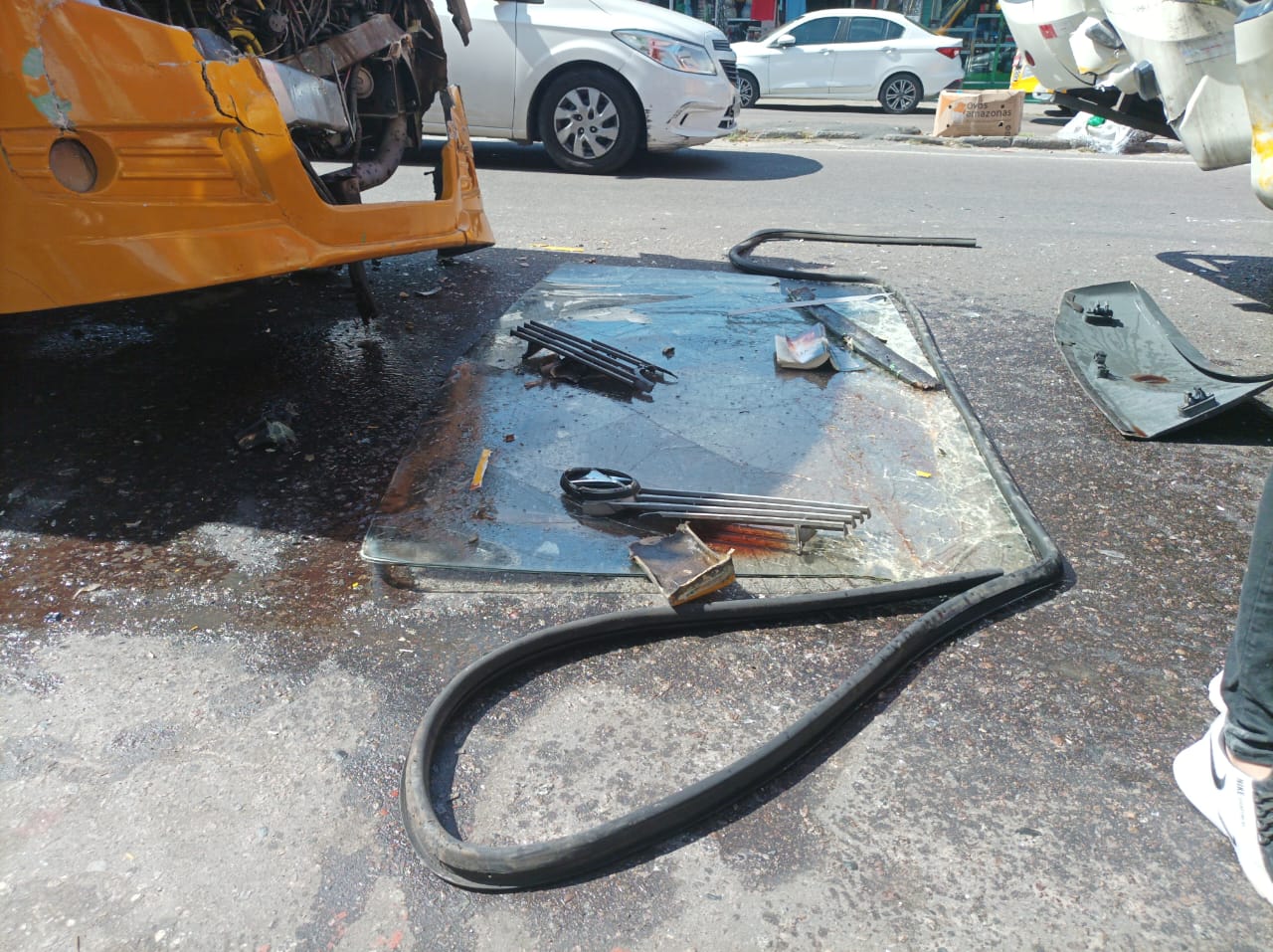 Motorista de Amarelinho é preso por suspeita de embriaguez após acidente em Manaus