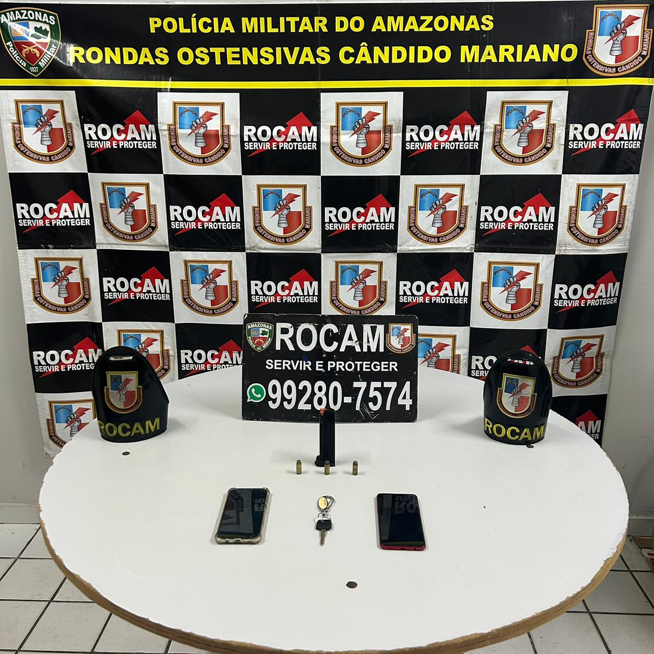 Adolescente é imobilizado por populares após roubar motociclista por app em Manaus