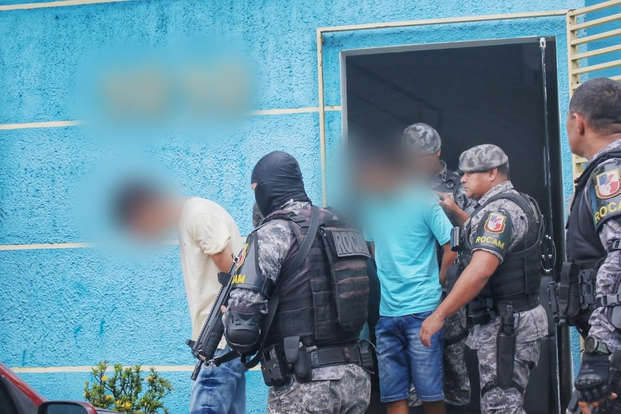 Trio é preso por ameaçar funcionários de empresa de crédito em Manaus