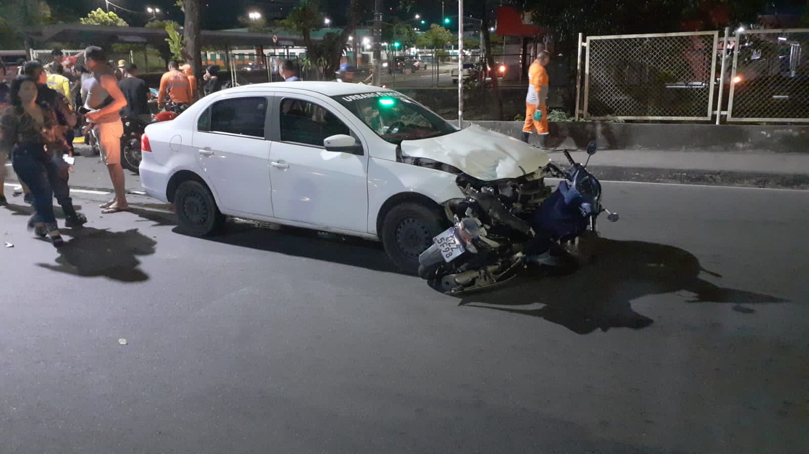 Acidente: Adolescentes são arremessados de motocicleta e um morre em Manaus