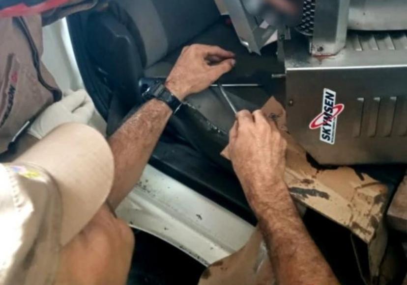 Funcionário de açougue fica com mão presa em moedor de carne em Manaus