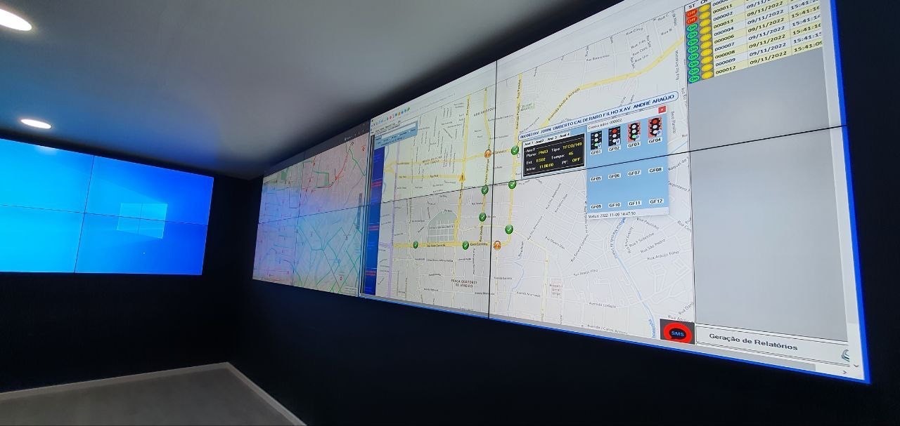 Manaus inicia teste em semáforo que priorizará ônibus, ambulâncias e veículos de emergência