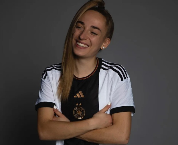 Zagueira alemã alfineta Neymar: 'Nenhuma jogadora fica no chão dois ou três minutos'