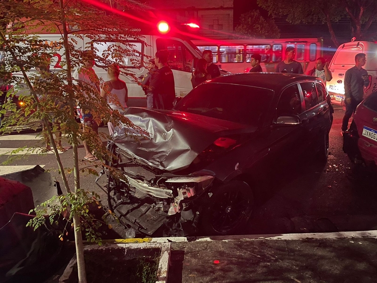 Polícia marca reconstituição de acidente entre carro de app e BMW que matou jovem em Manaus