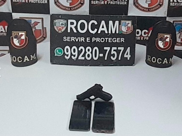Polícia apreende adolescentes com arma falsa e moto com placa adulterada em Manaus