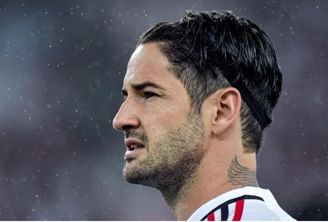 Pato causa polêmica ao postar indireta sobre saída do São Paulo