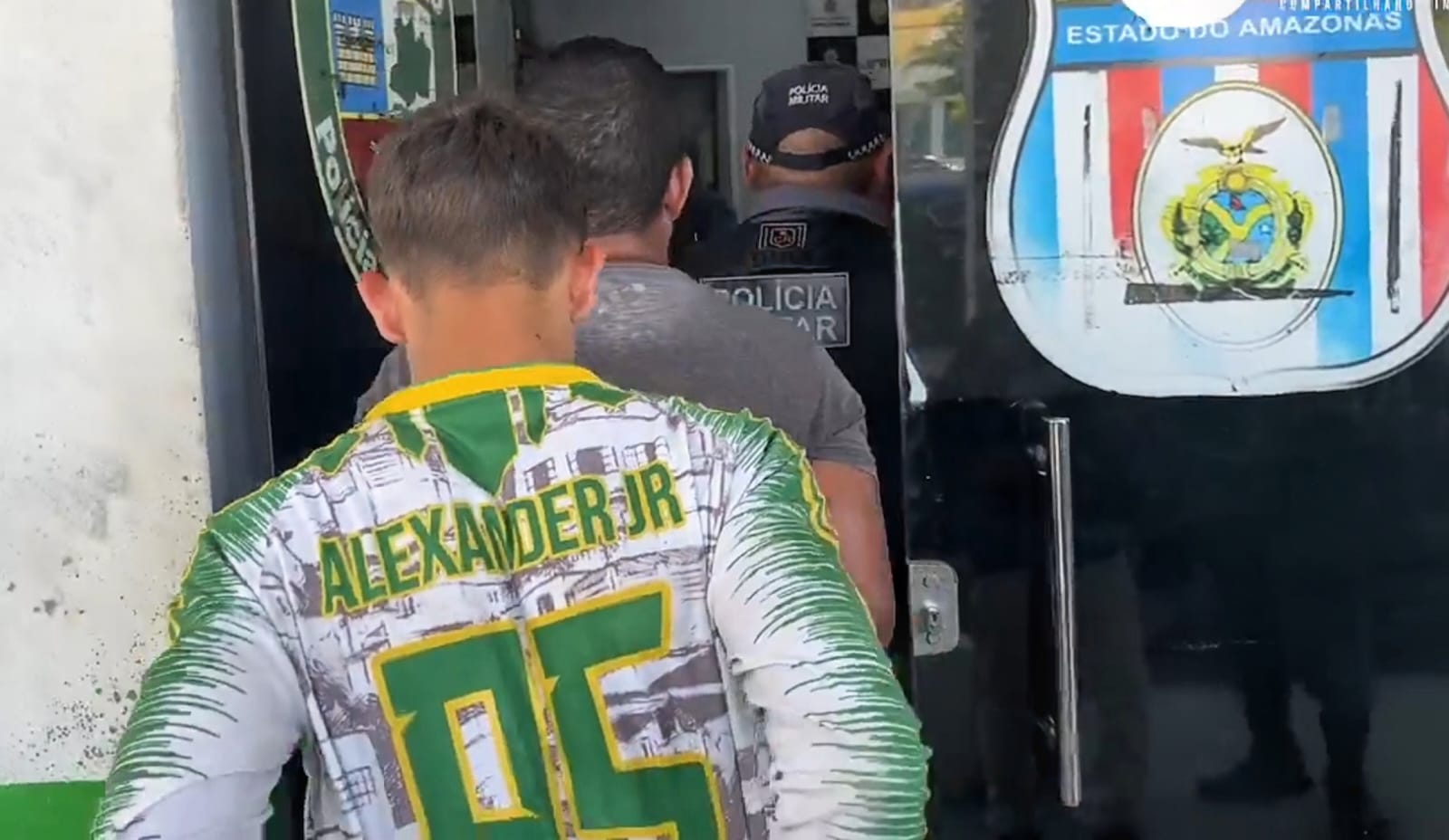 Dupla é presa suspeita de balear homem em plena luz do dia em Manaus