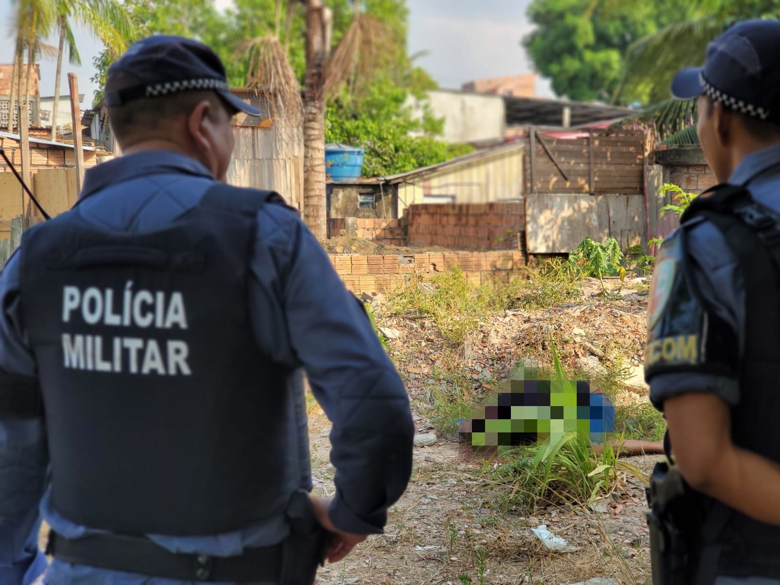Jovem é achado morto com 18 tiros após sair para buscar peça em Manaus