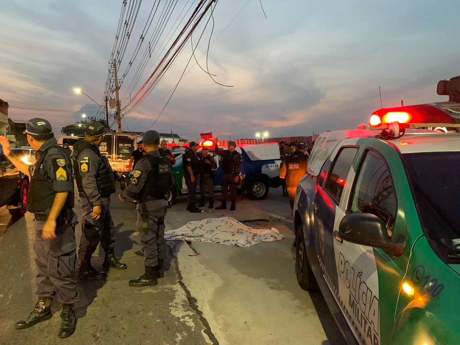 Pai vê filho ser morto com mais de 15 tiros em Manaus