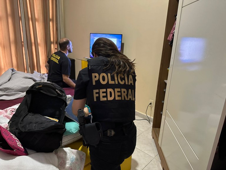 PF prende duas pessoas em operação contra desvio de verba da Saúde no Amazonas