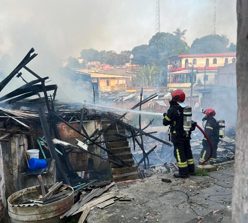 Curto-circuito pode ter provocado incêndio que deixou estância destruída em Manaus