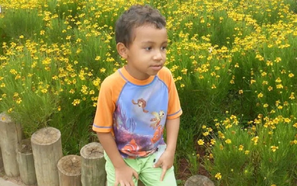 Rede de proteção rompe e menino de 5 anos morre ao cair do 3º andar de prédio
