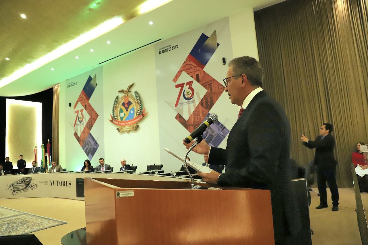 Ministro Campbell lança segunda edição de livro  jurídico em Manaus 