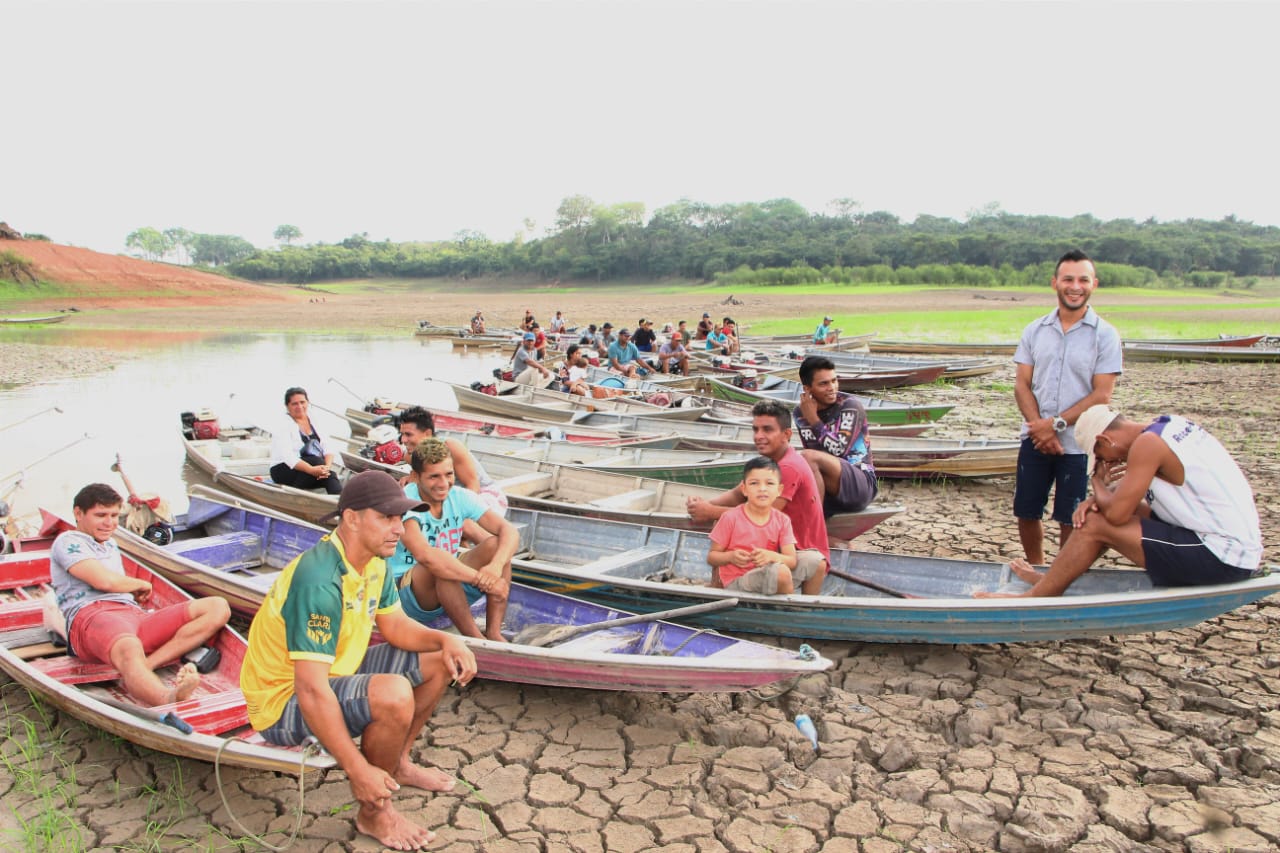 Moradores de Autazes recebem ajuda humanitária em meio à seca histórica