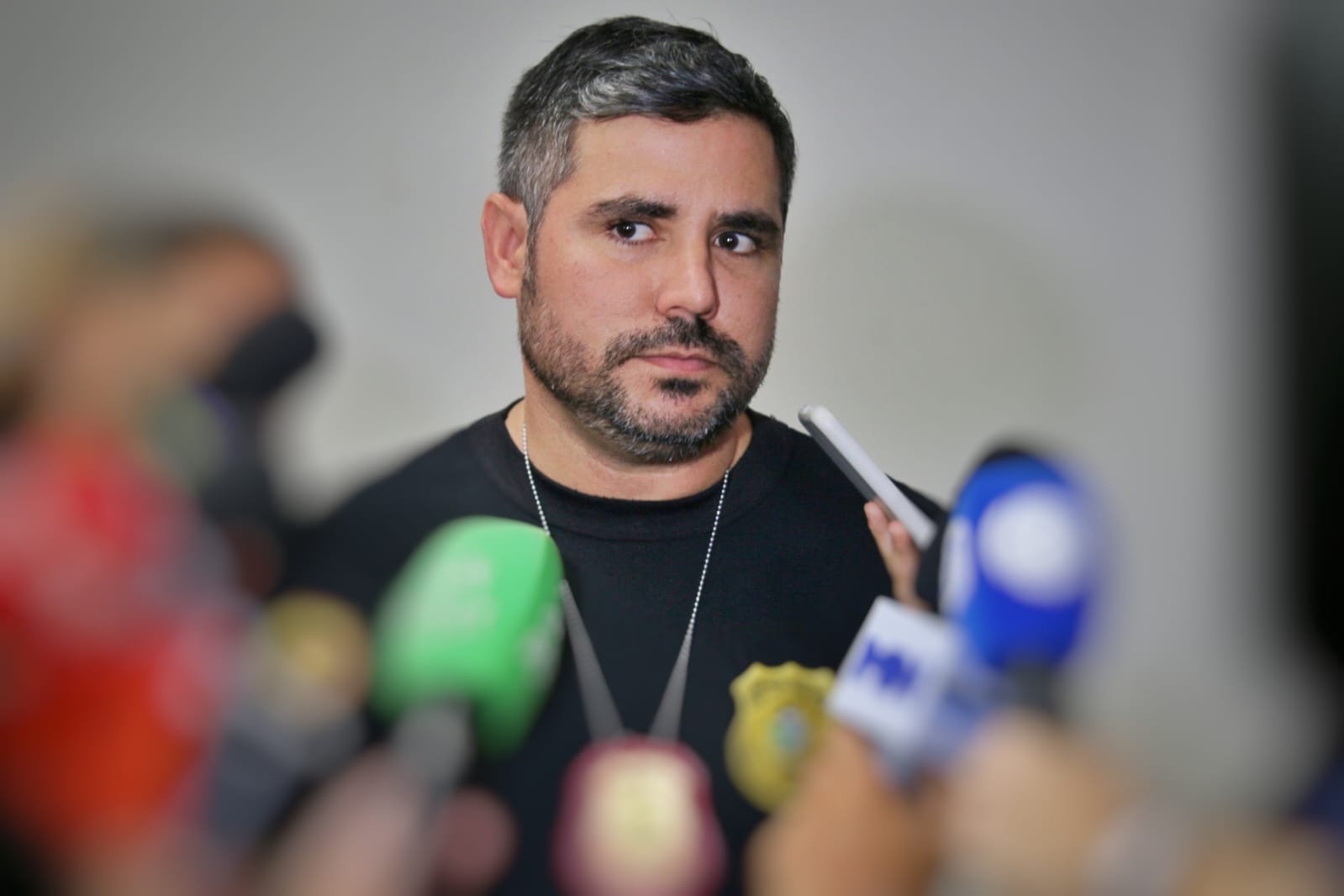 Mulher é presa por roubar R$ 100 mil com venda de passagens aéreas falsas em Manaus