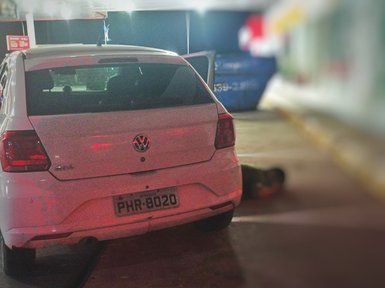 Homem é morto com 14 tiros em posto de combustíveis em Manaus