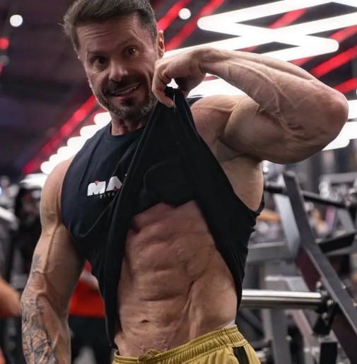 Saiba quem é Renato Cariani, influencer fitness alvo da PF