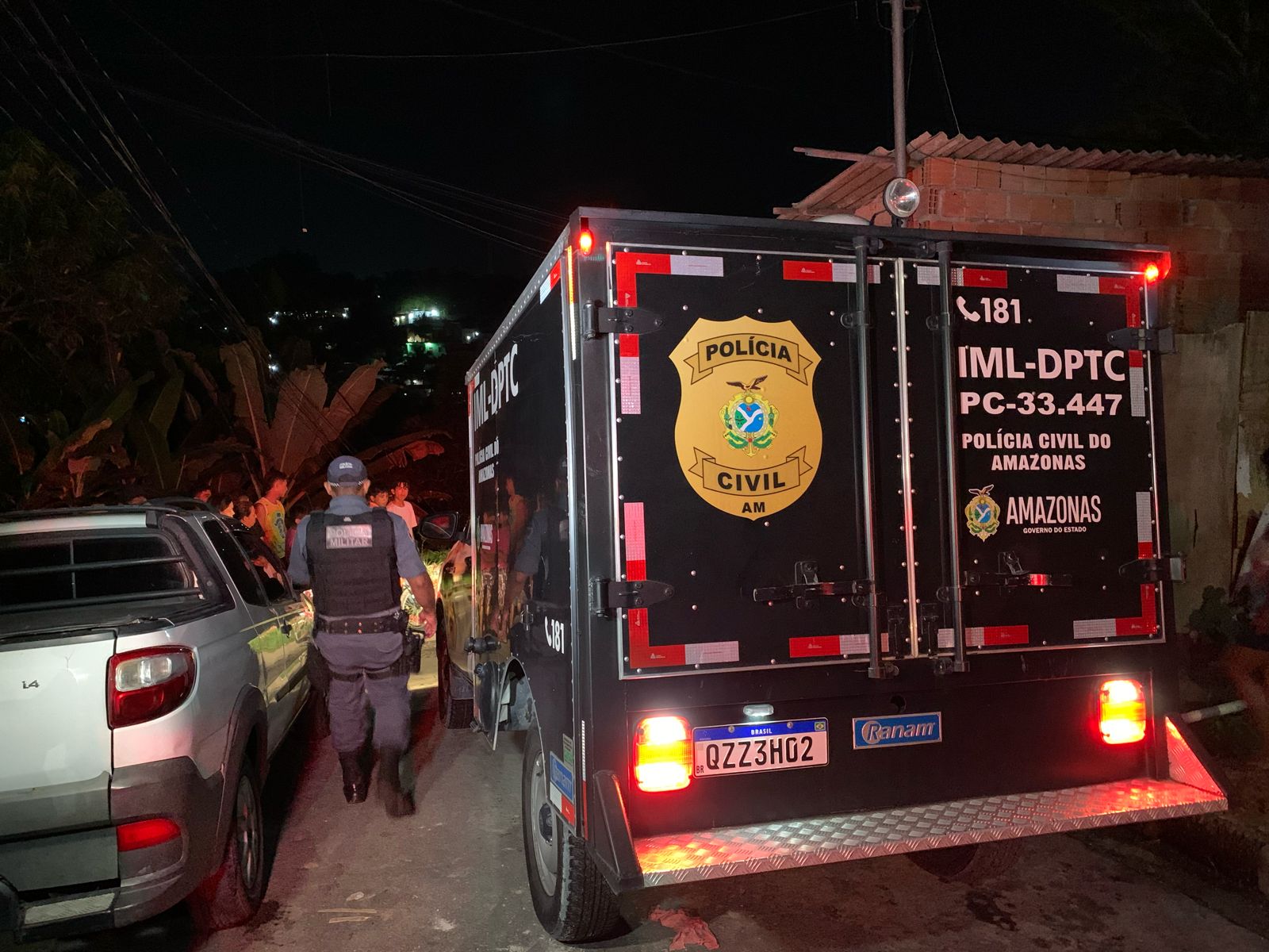 Mulher tem olhos vendados por criminosos enquanto marido é executado no Gilberto Mestrinho