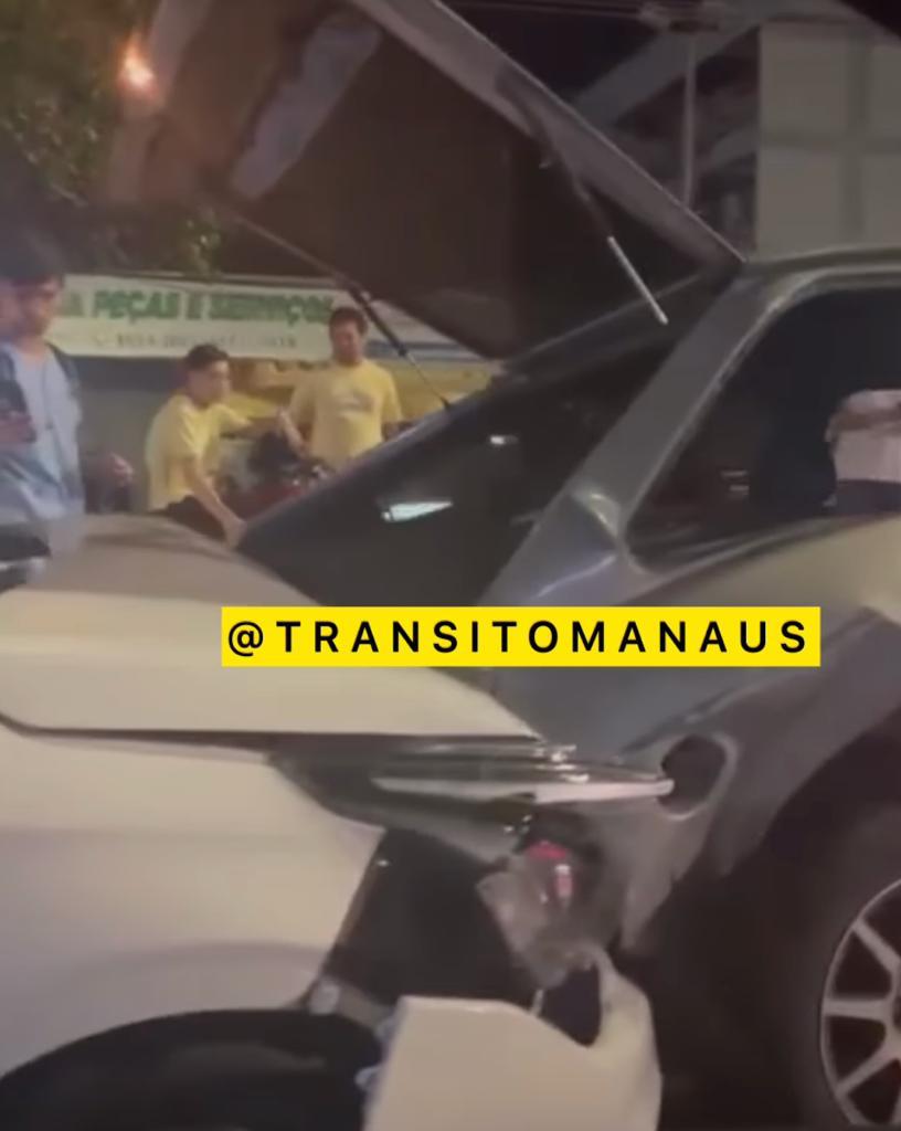 Motorista freia para pedestre e causa engavetamento entre 4 carros em Manaus; vídeo