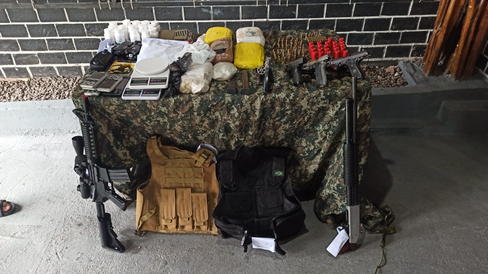 Chefe de organização criminosa, Pacu é preso com fuzil, drones e drogas em Iranduba