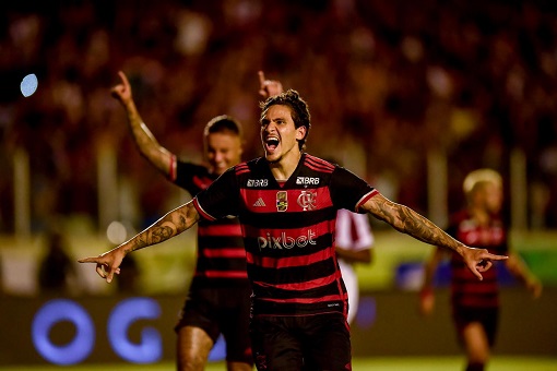 Flamengo vence Bangu por 3 a 0 e assume liderança do Carioca