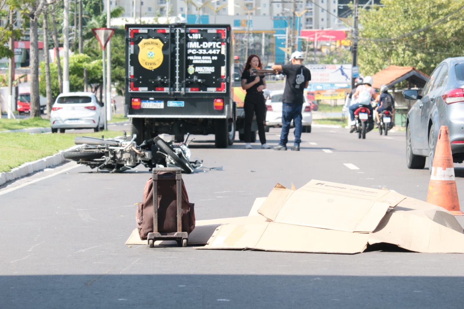 Idosa morre atropelada embaixo de passarela ao tentar atravessar avenida em Manaus
