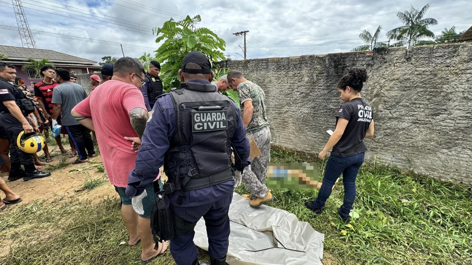 Mulher é assassinada com golpe de gargalo de garrafa no pescoço no Amazonas