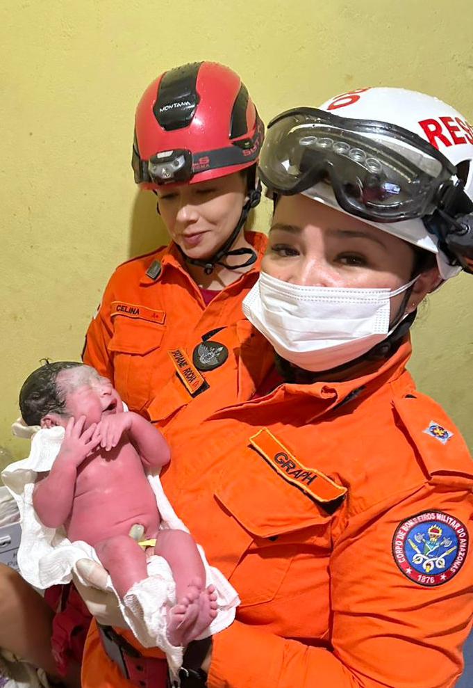 Mulher entra em trabalho  de parto e bebê prematuro nasce em casa no Coroado