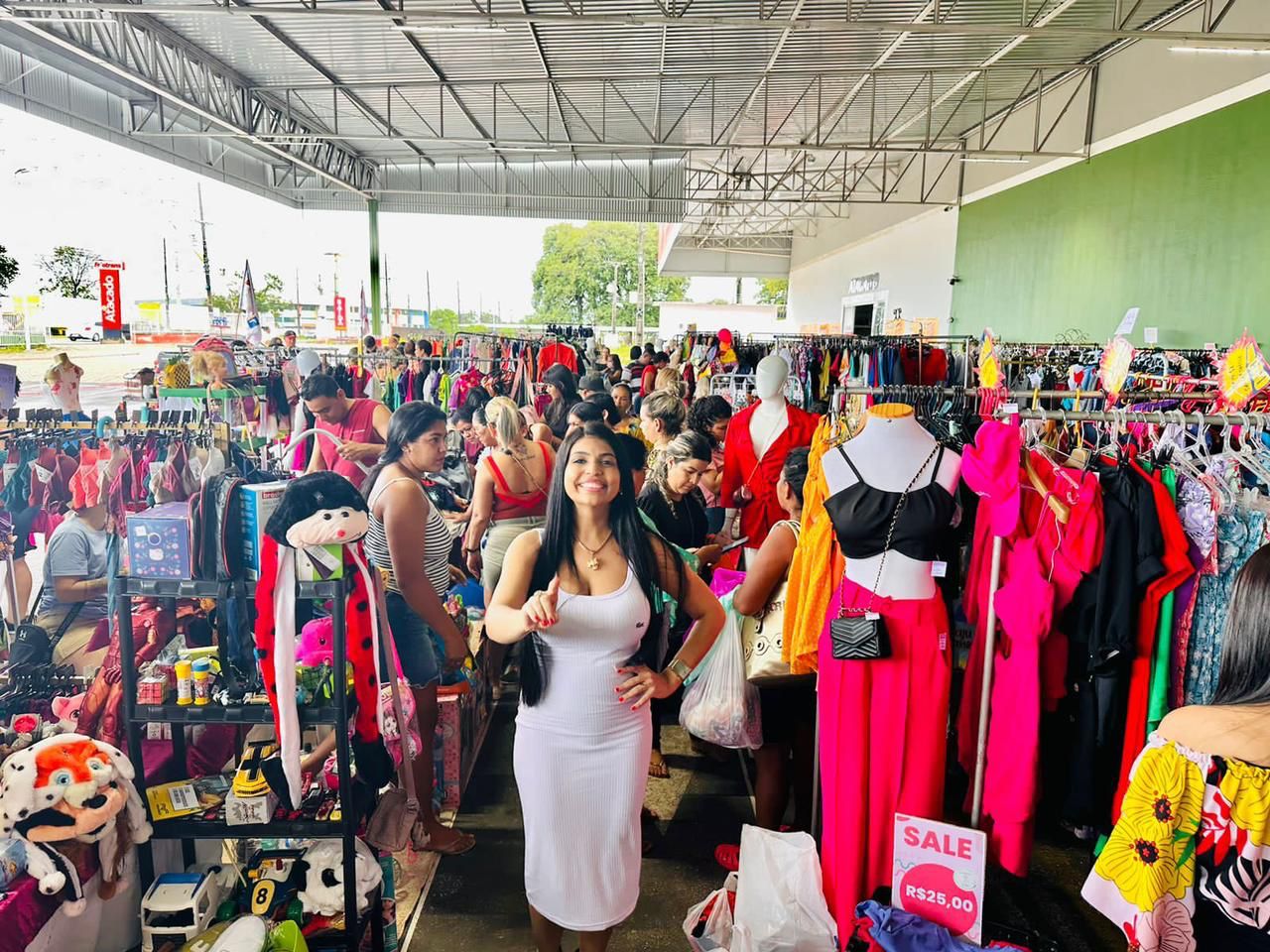 Bazar da Rayana acontece neste sábado no estacionamento de supermercado em Manaus 